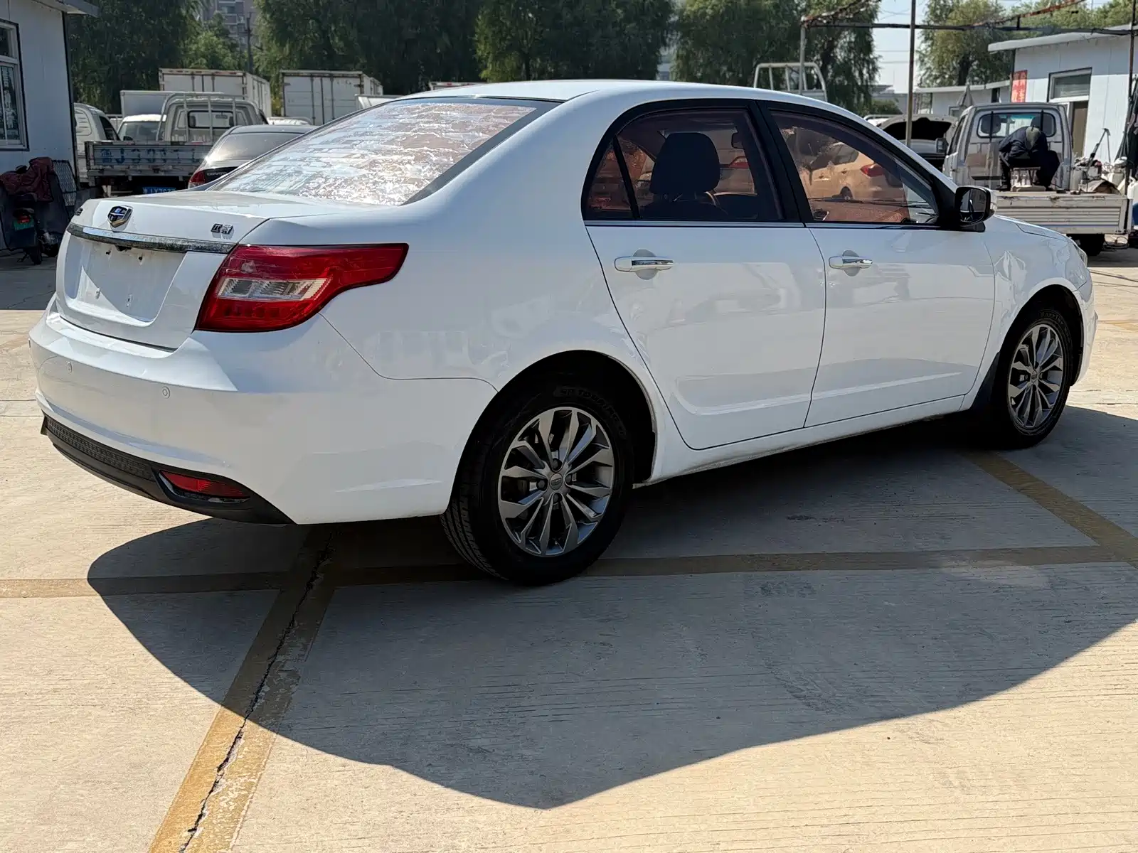 Фото 6 - Geely Vision