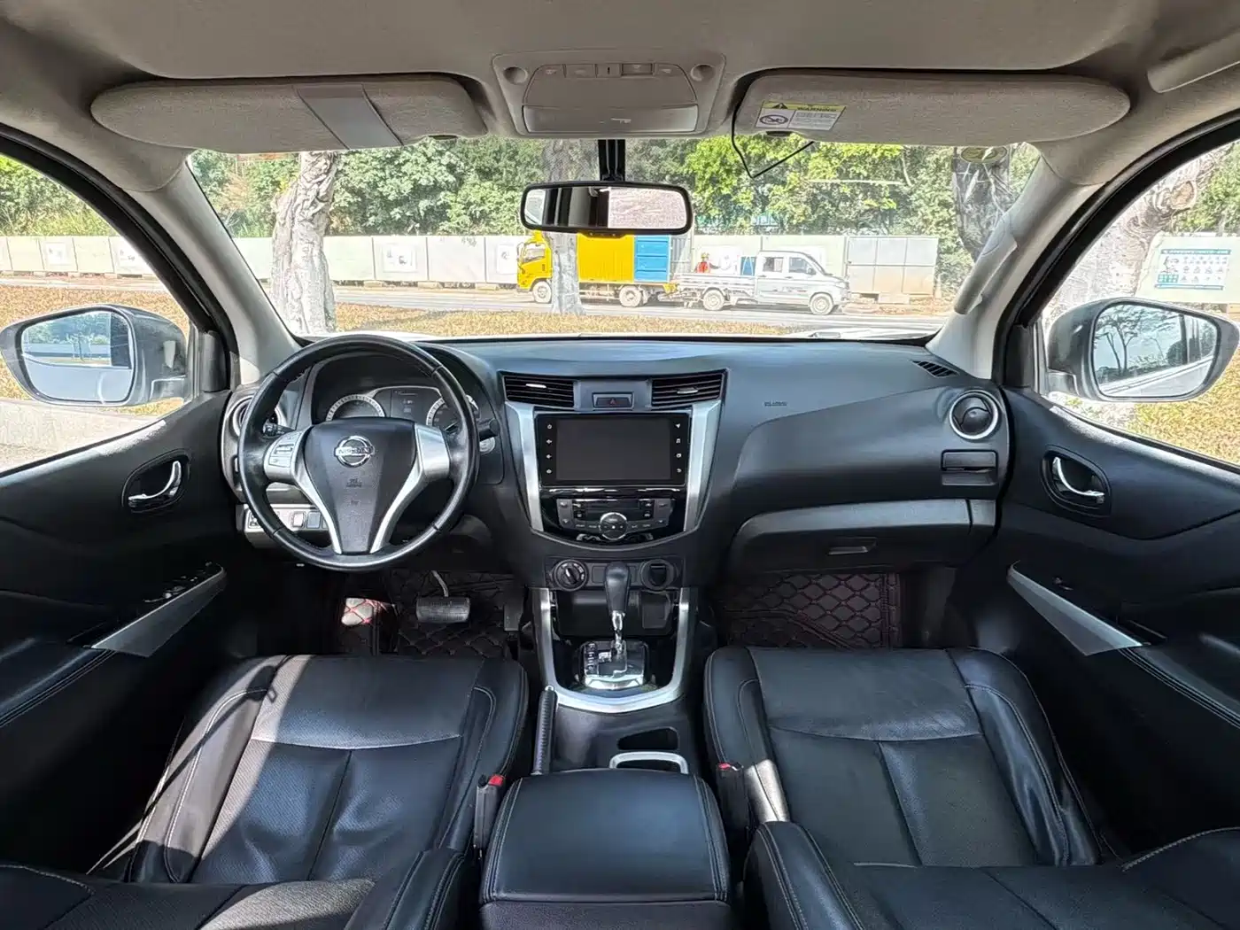 Nissan Navara 2021 2.5L Automatic 4WD Premium QR25 фото 15