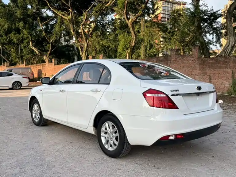 Фото 5 - Geely Emgrand