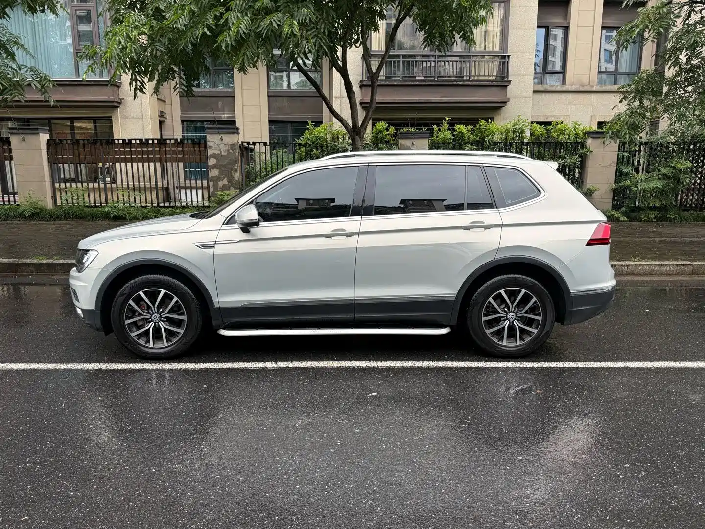 صورة 11 - Volkswagen Tiguan L