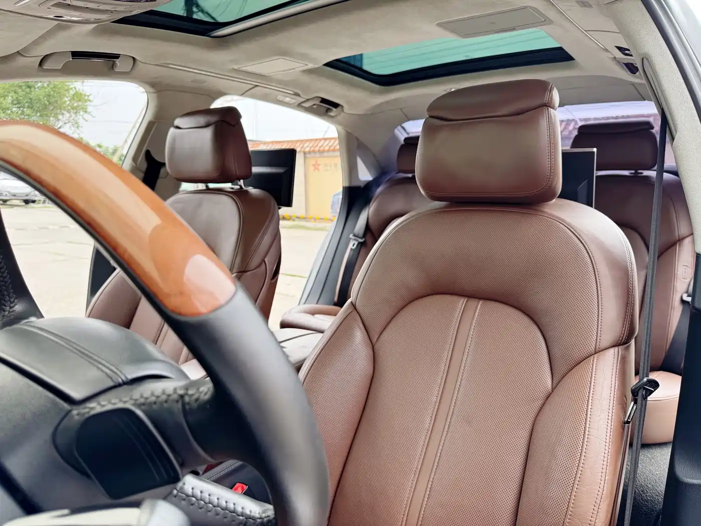 Audi A8 2011 A8L W12 6.3 FSI quattro фото 24