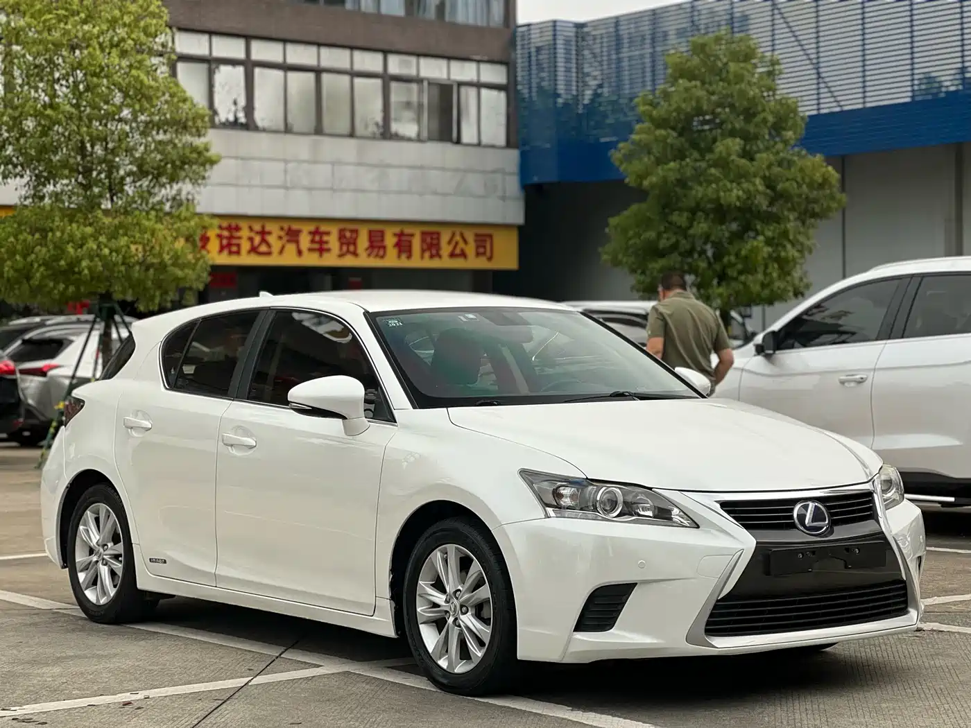 Lexus CT 2014 CT200h Elite Edition Dual Tone фото 3