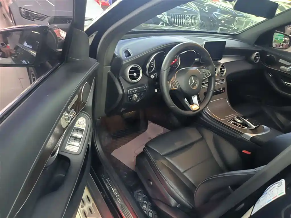 Mercedes-Benz GLC 2018 Facelift GLC 300 4MATIC Dynamic фото 16