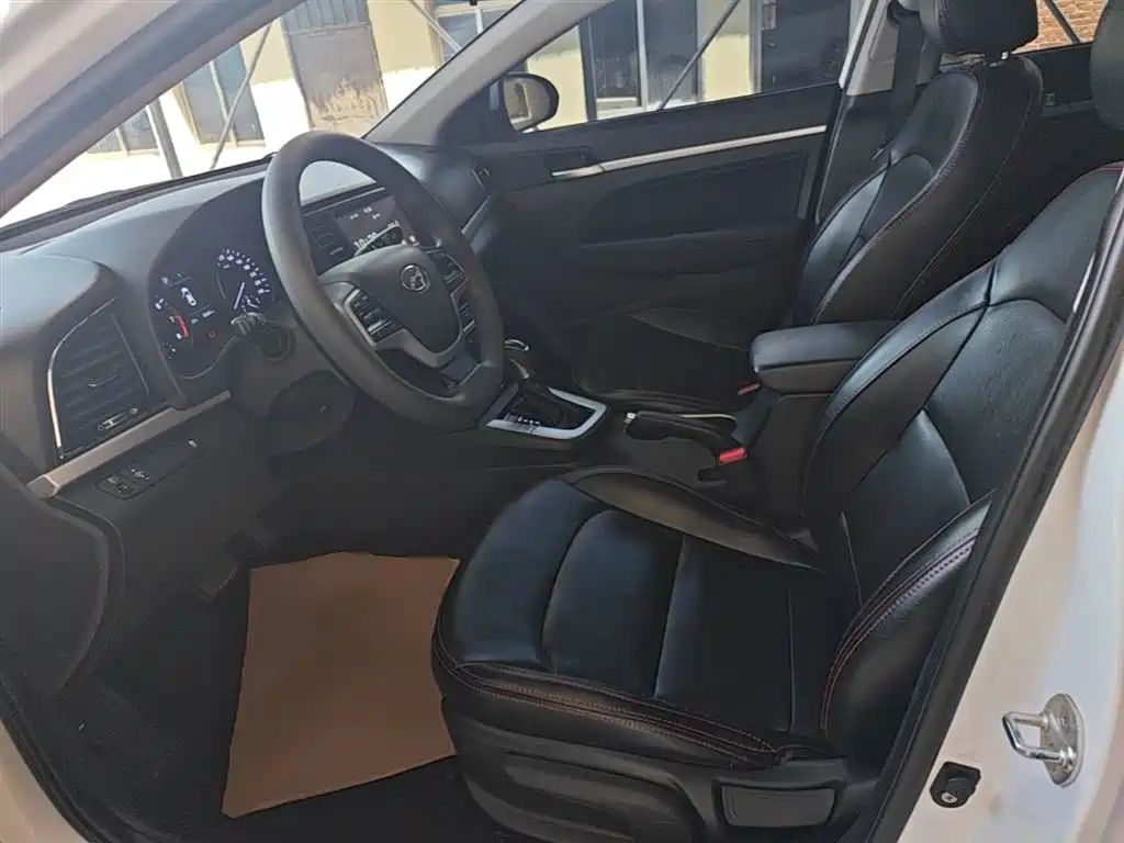 Hyundai Elantra 2016 Model 1.6L Automatic Smart Elite фото 15