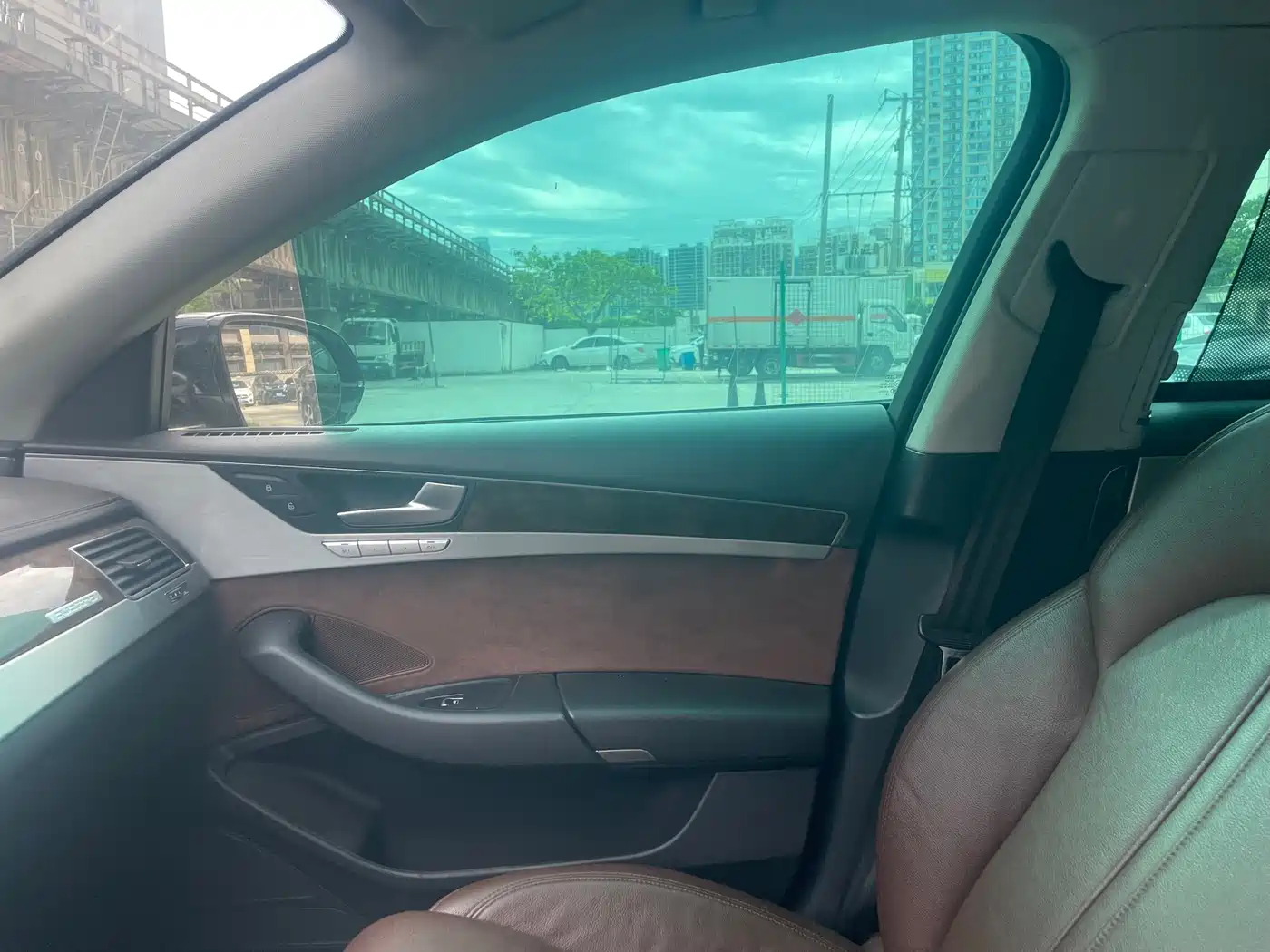 Фото 21 - Audi A8
