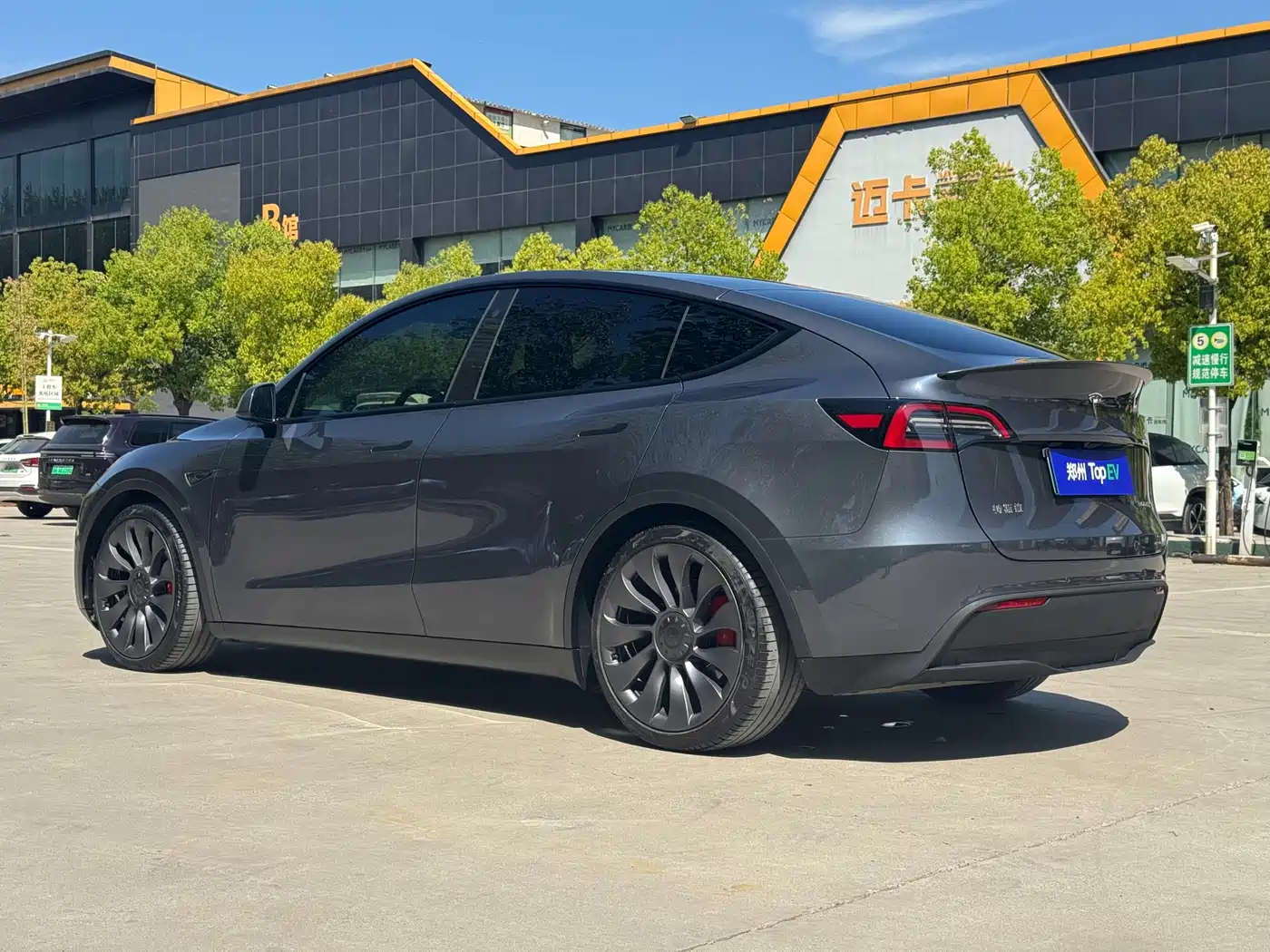 TESLA MODEL Y