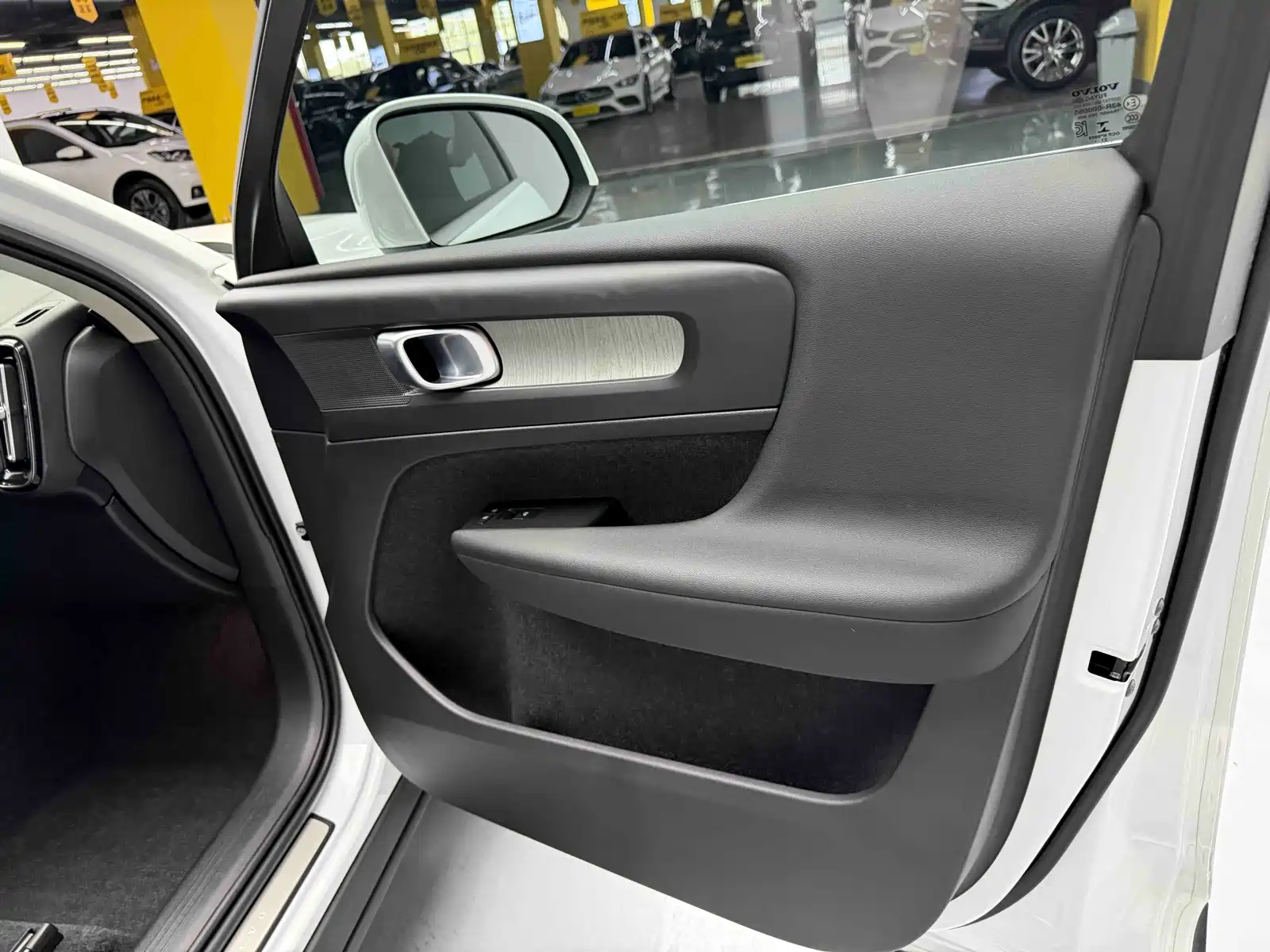 Фото 6 - Volvo XC40