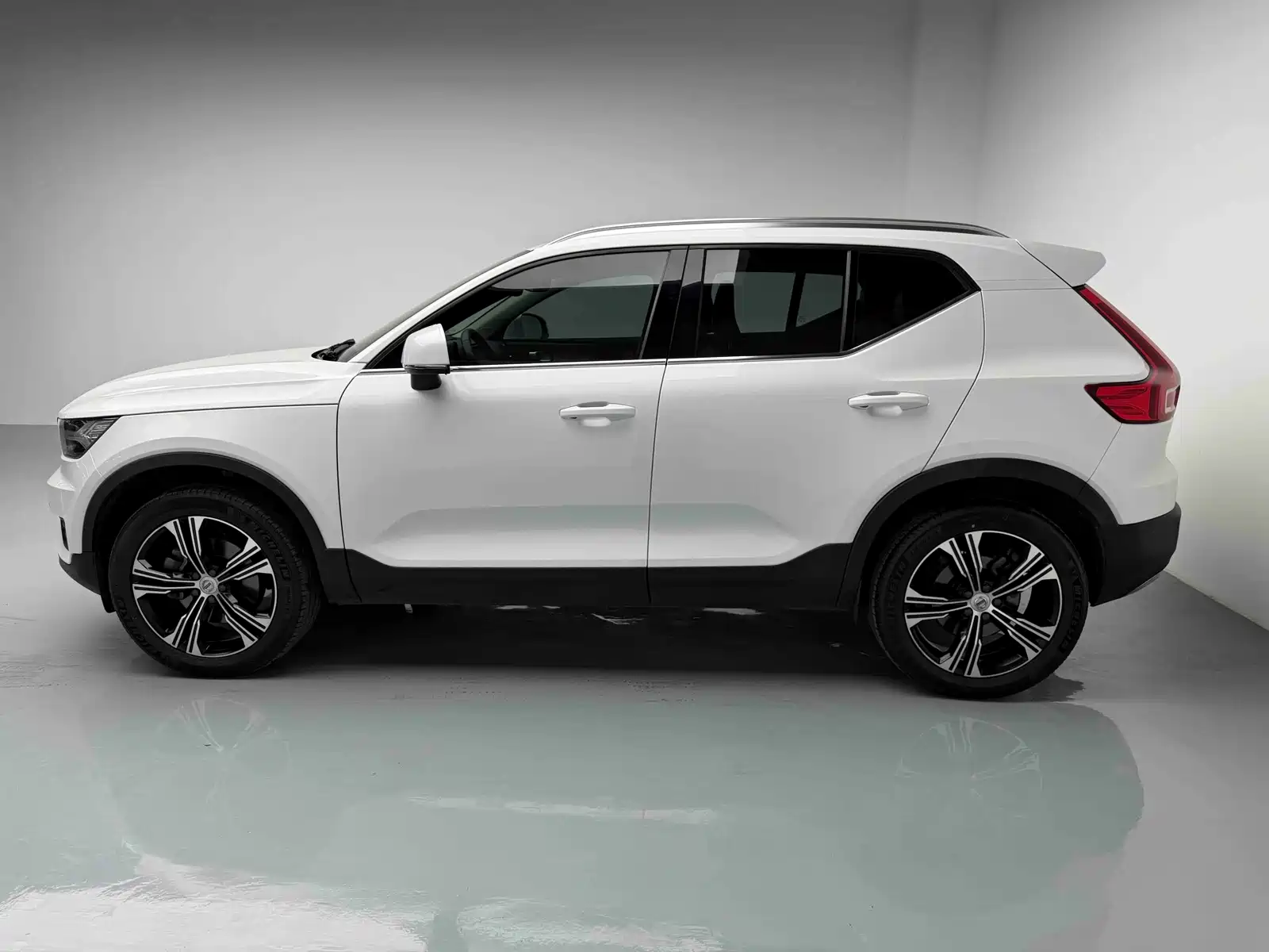 Фото 22 - Volvo XC40