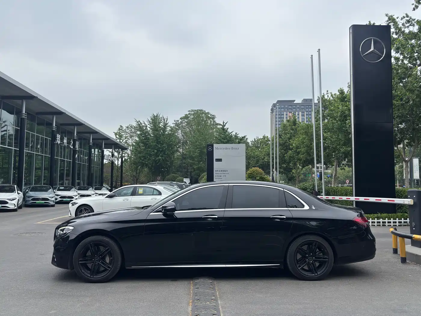 Mercedes-Benz E-Class New Energy 2022 Facelift E 350 e L Plug-in Hybrid Sport Sedan фото 3