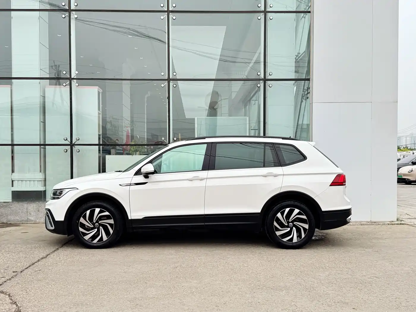 Volkswagen Tiguan L 2022 330TSI Automatic 2WD Comfort Edition фото 8