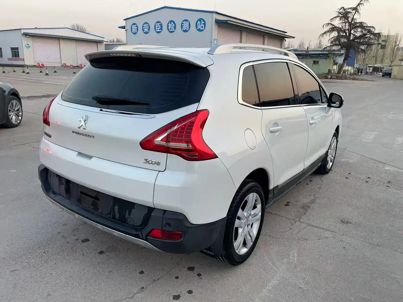 Peugeot 3008 2015 2.0L Automatic Classic Edition фото 4