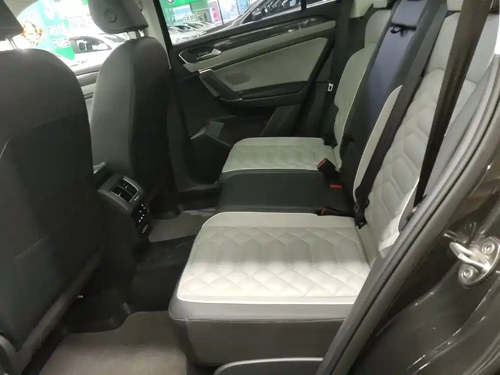 Volkswagen Tayron 2023 330TSI 2WD Luxury Plus Advanced Edition фото 17