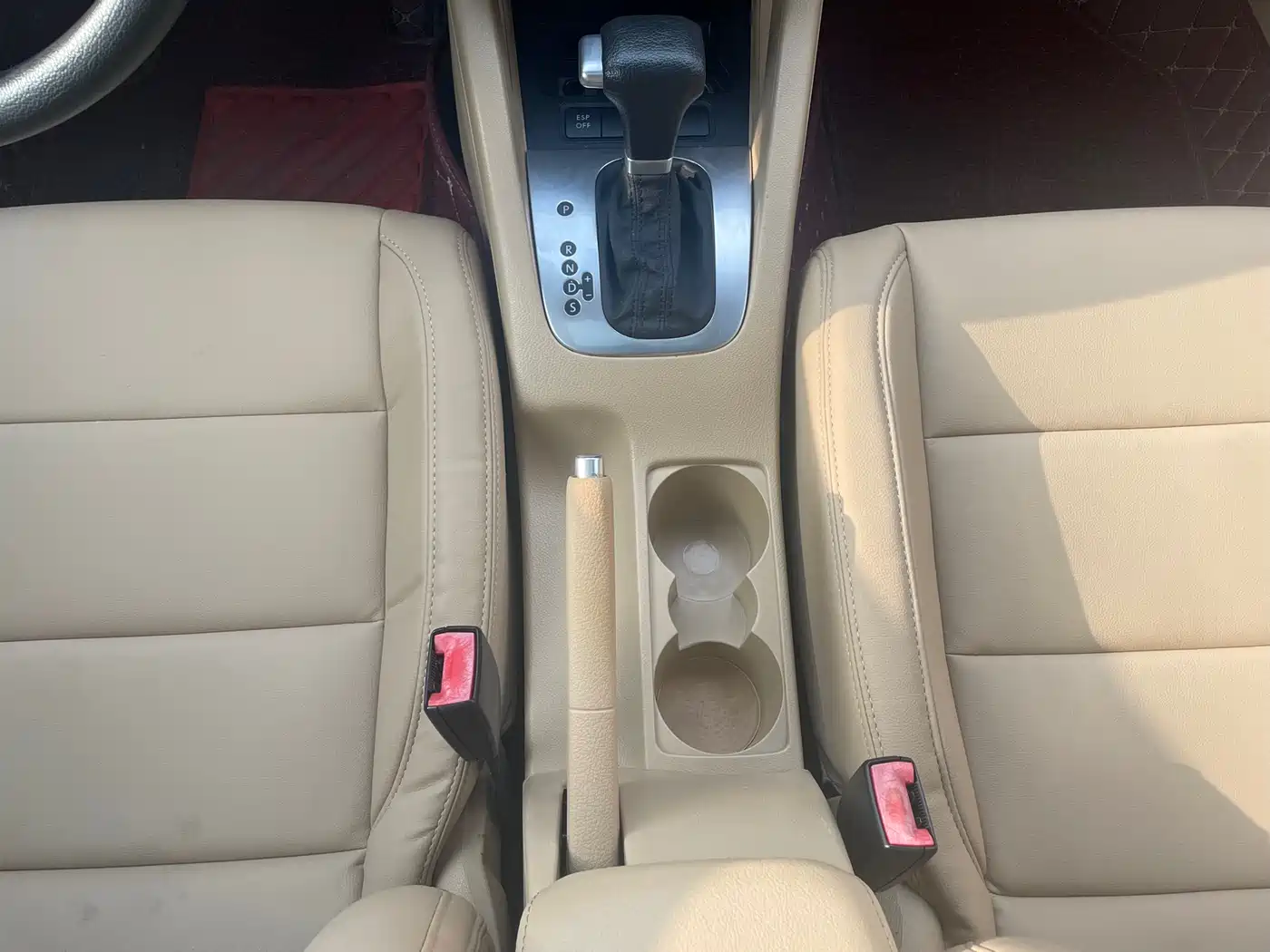 Volkswagen Sagitar 2009 1.6L Automatic Fashion фото 8