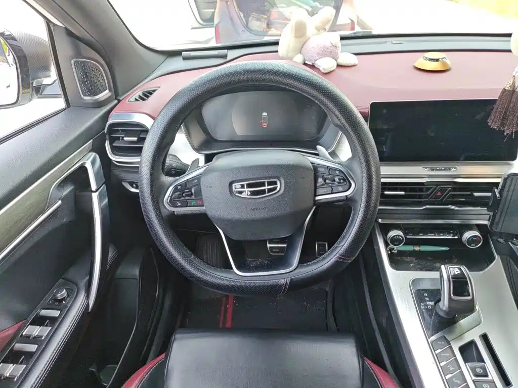 Фото 6 - Geely Binyue