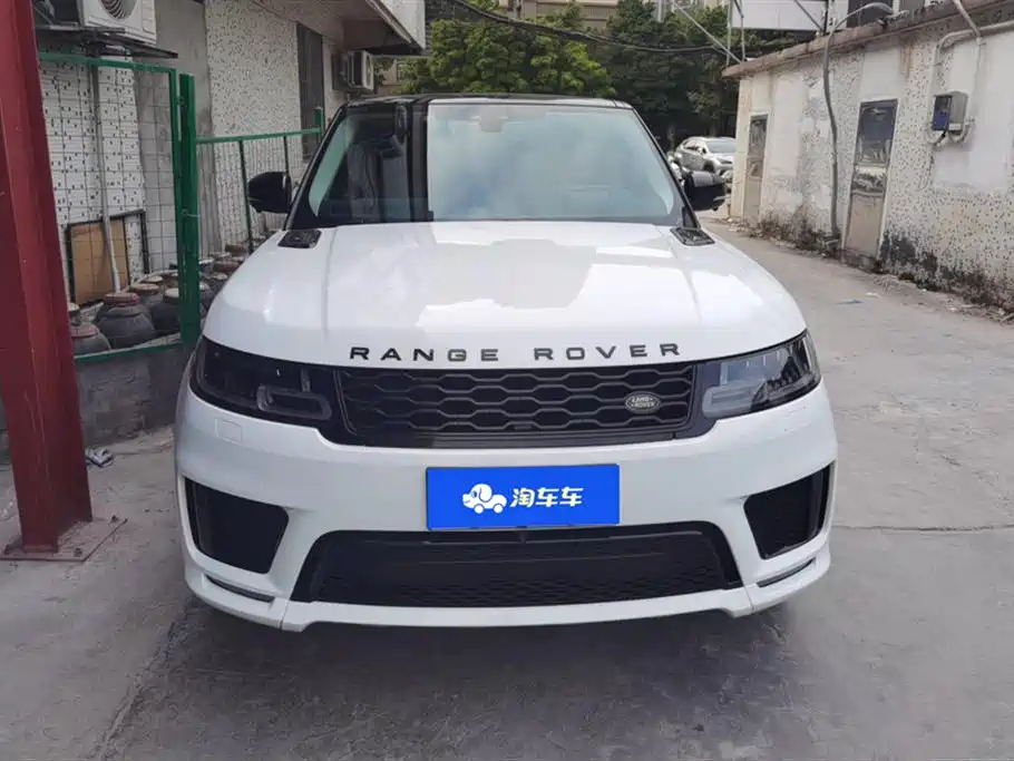 Land Rover Range Rover Sport 2022 3.0 L6 Gloss Black Edition фото 2