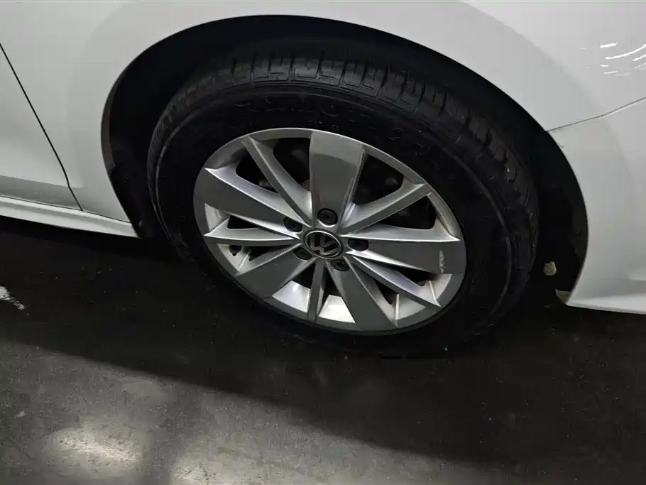 Volkswagen Sagitar 2018 1.6L Manual Fashion фото 6