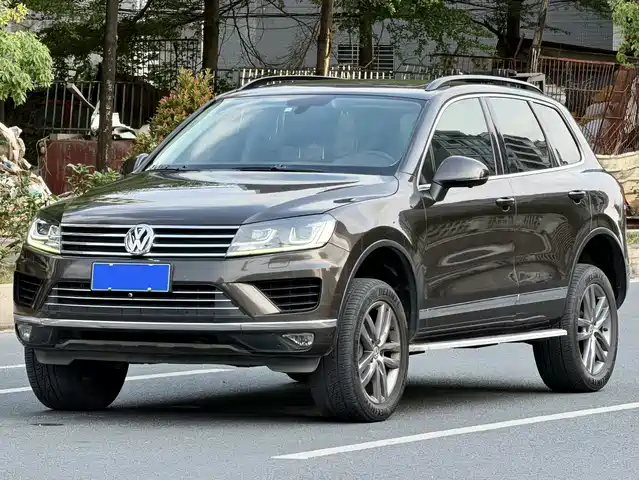 VOLKSWAGEN TOUAREG