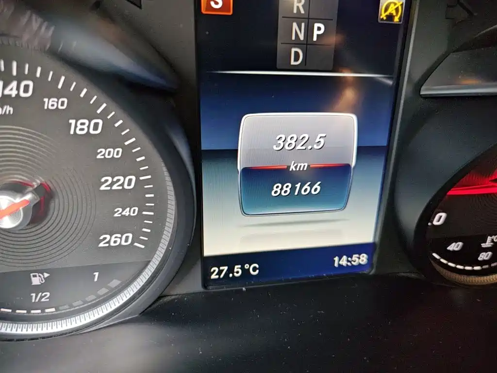 Mercedes-Benz GLC 2017 GLC 260 4MATIC Luxury фото 9
