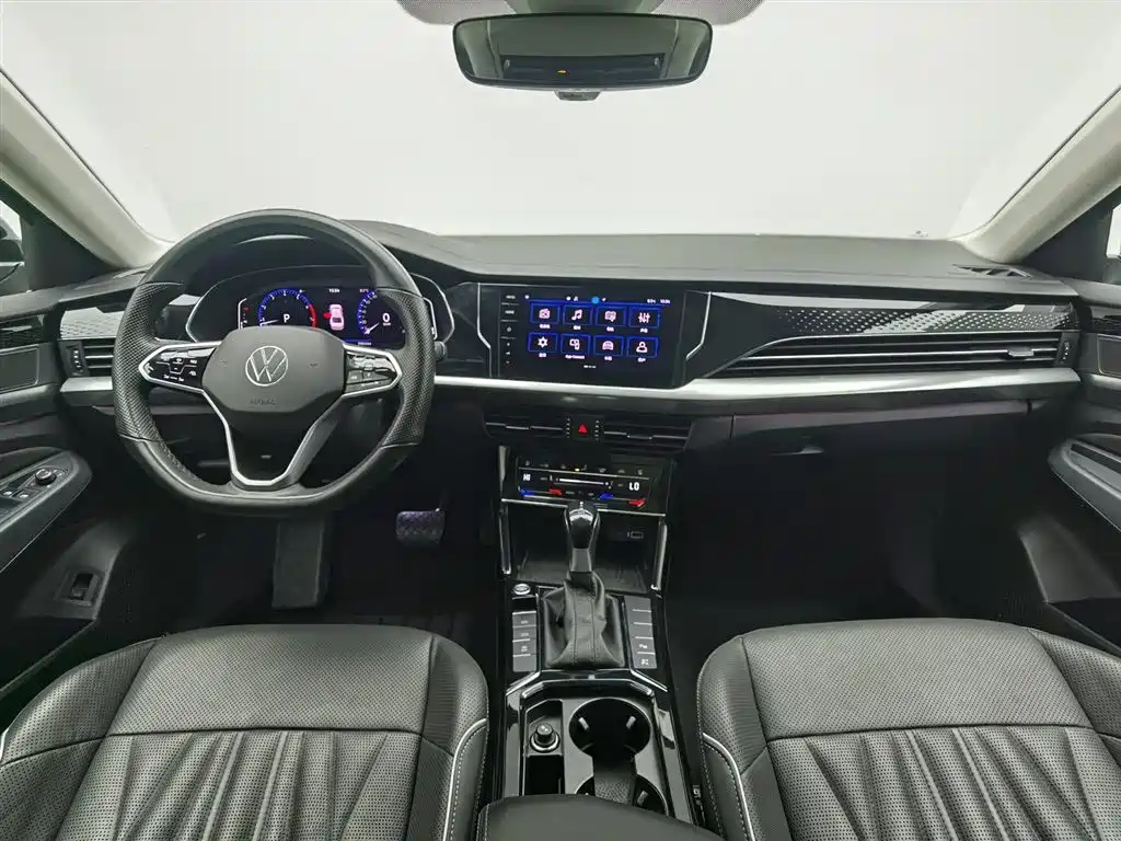 Volkswagen Passat 2022 330TSI Luxury Edition фото 5