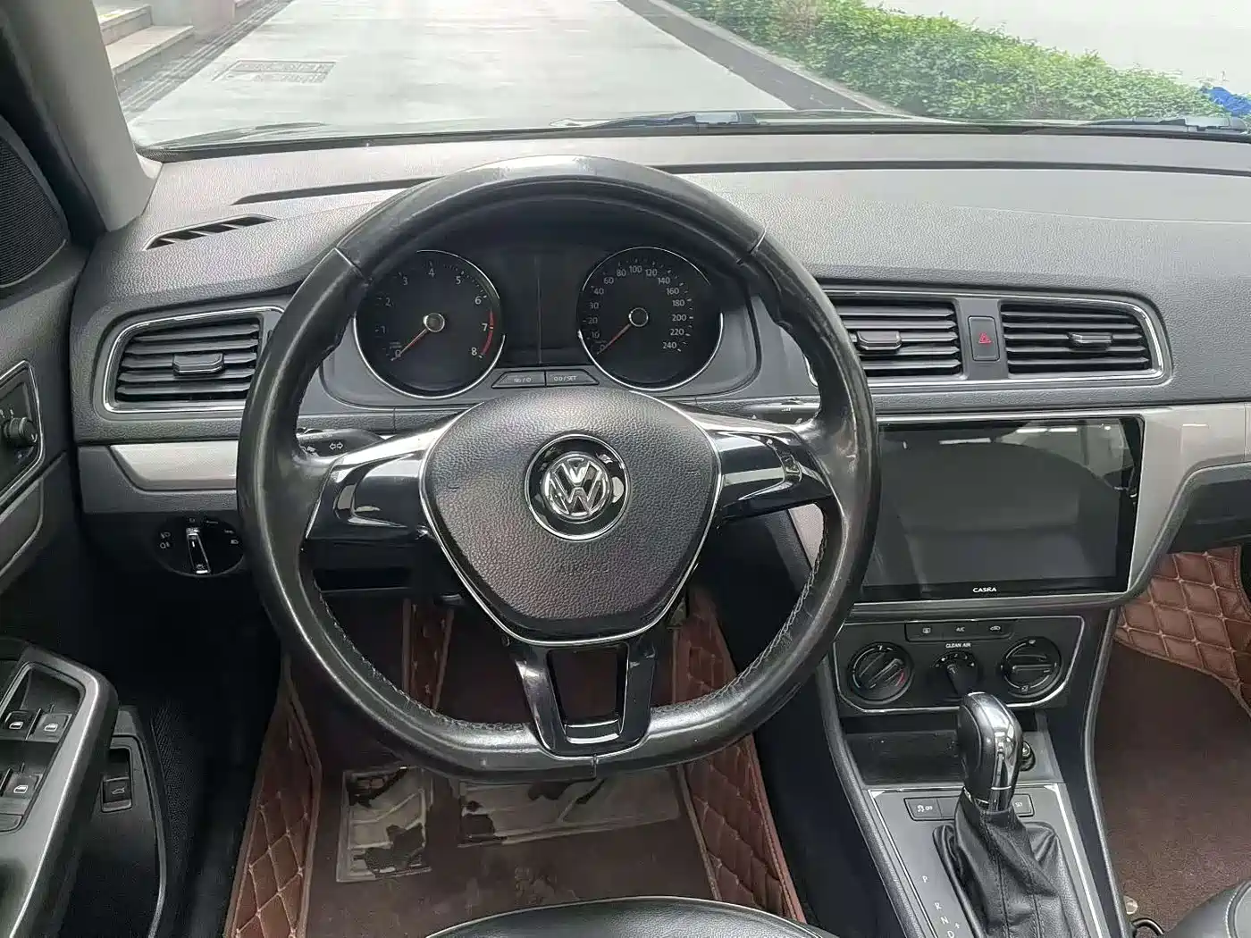Volkswagen Lavida 2015 1.6L Automatic Comfort Edition фото 6