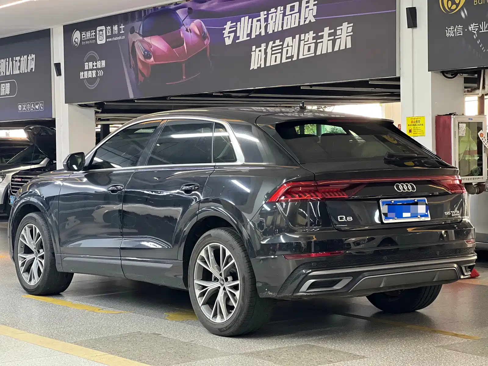 Фото 6 - Audi Q8