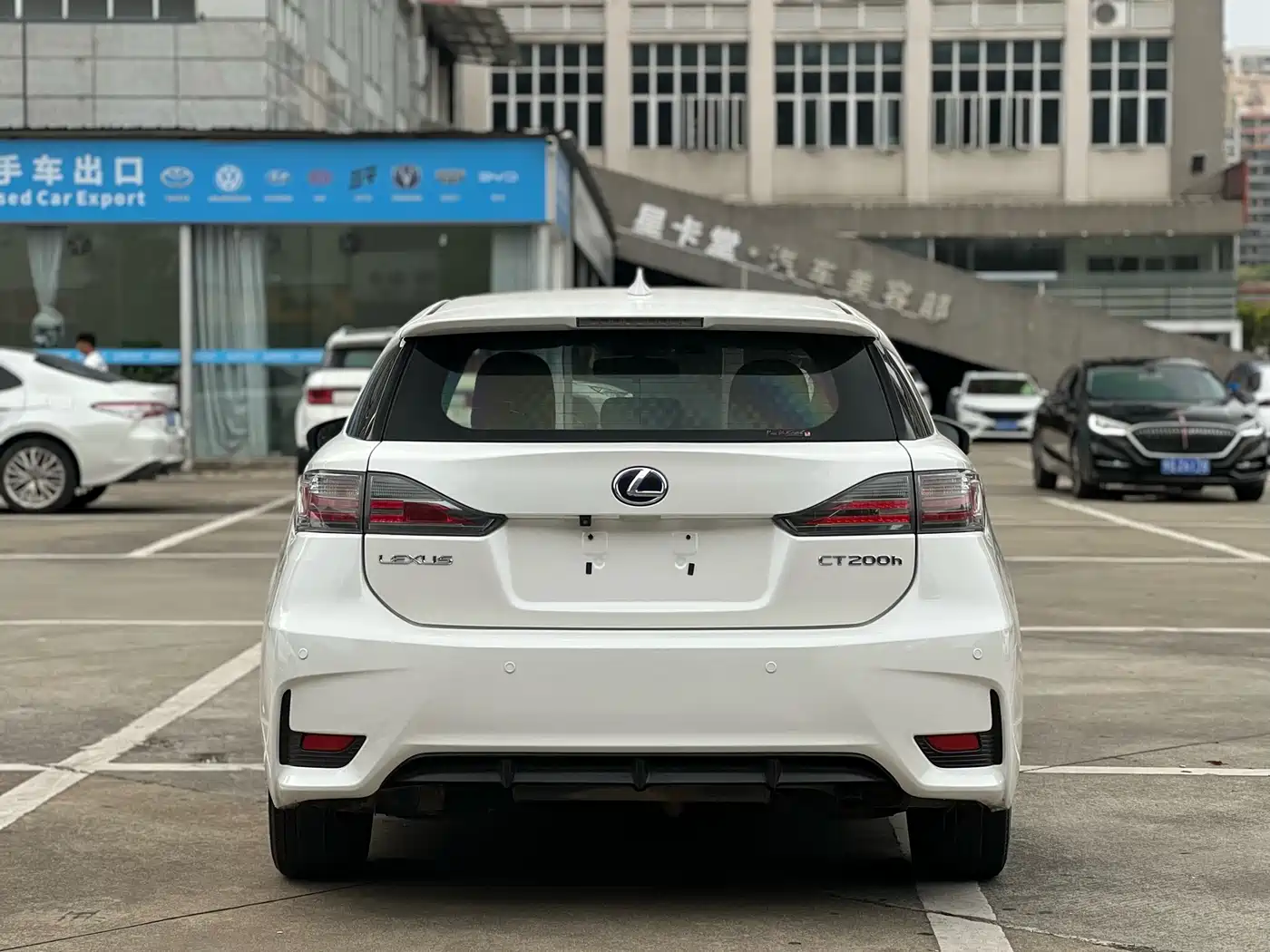 Lexus CT 2014 CT200h Elite Edition Dual Tone фото 4