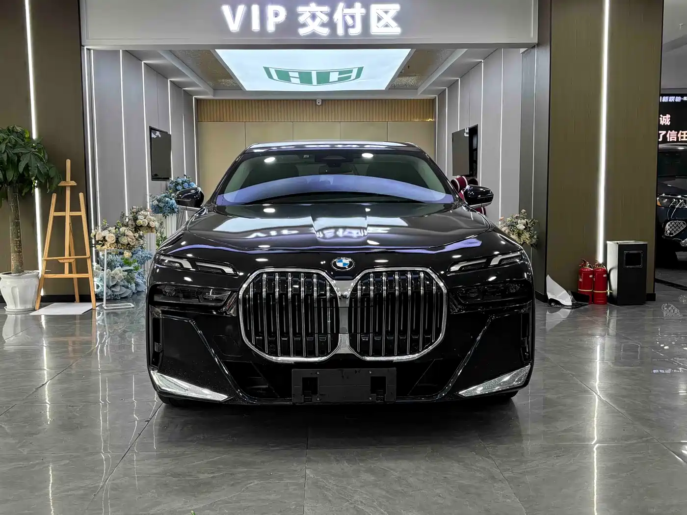 BMW 7 Series 2023 Model 735Li M Sport Package фото 9