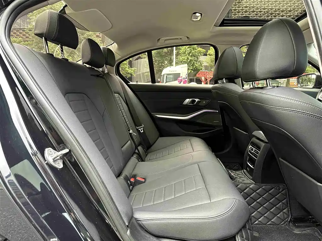 BMW 3 Series 2020 Facelift 325i M Sport Night Edition фото 21