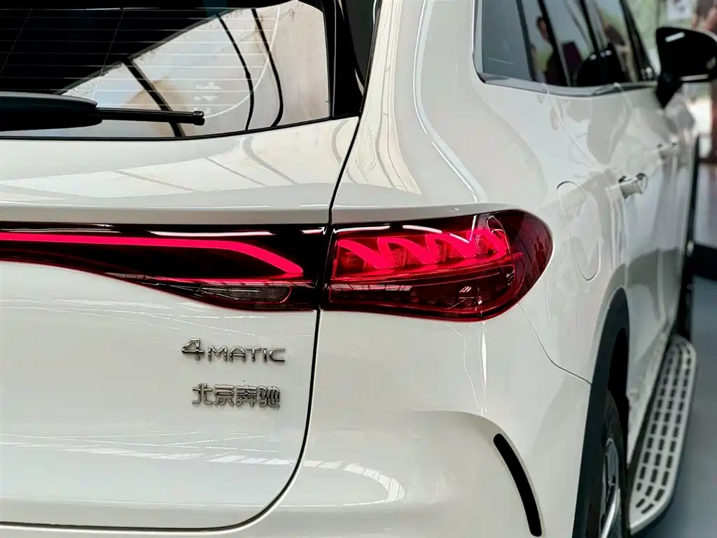 MERCEDES-BENZ EQE SUV