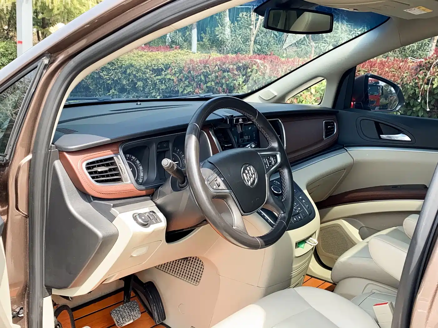 Buick GL8 2018 28T Premium Model China VI фото 10