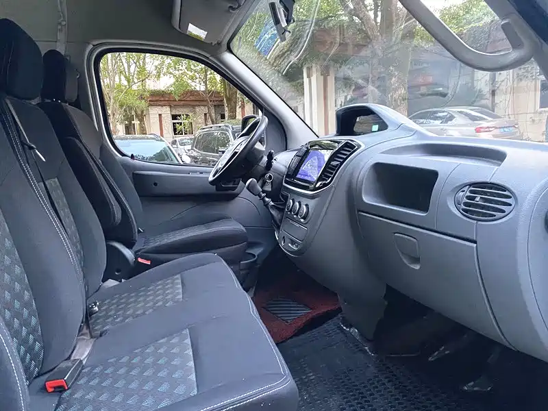 SAIC Maxus Xintu V80 2019 Model 2.5T Classic 6-speed manual Aoyuntong short wheelbase ultra-low roof 5/6-seater фото 15