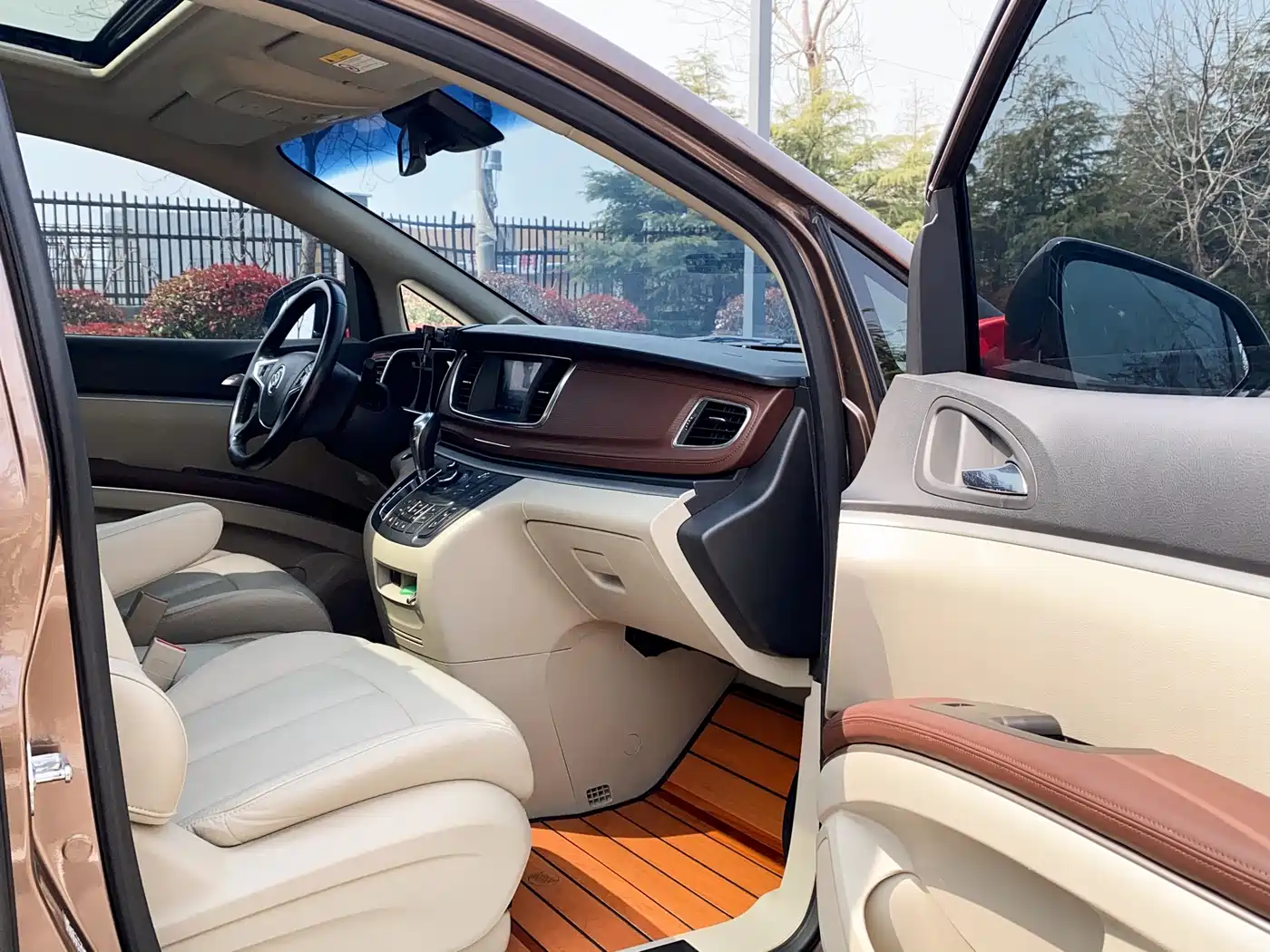Buick GL8 2018 28T Premium Model China VI фото 28