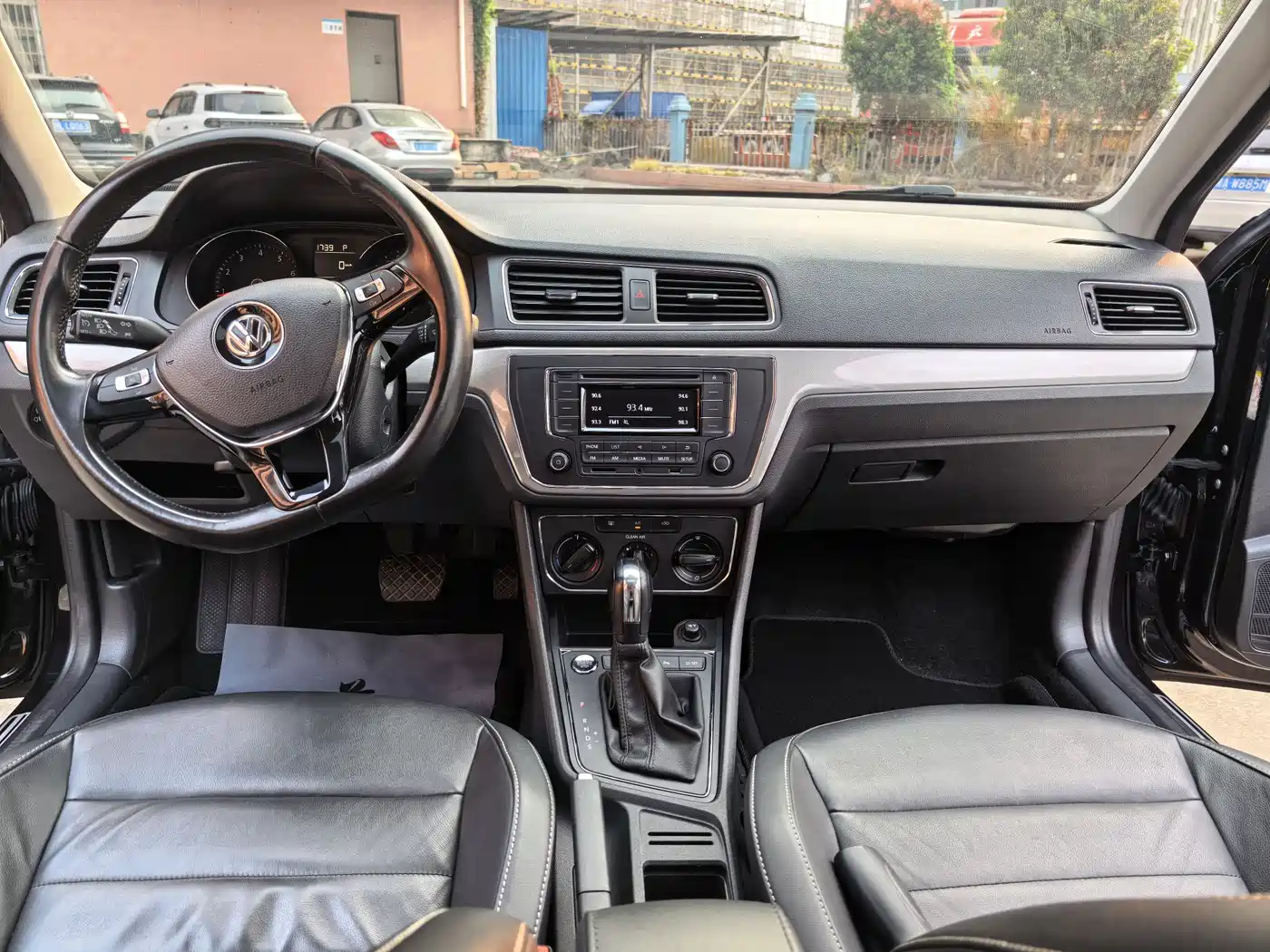 Volkswagen Lavida 2017 1.6L Automatic Comfort Edition фото 15