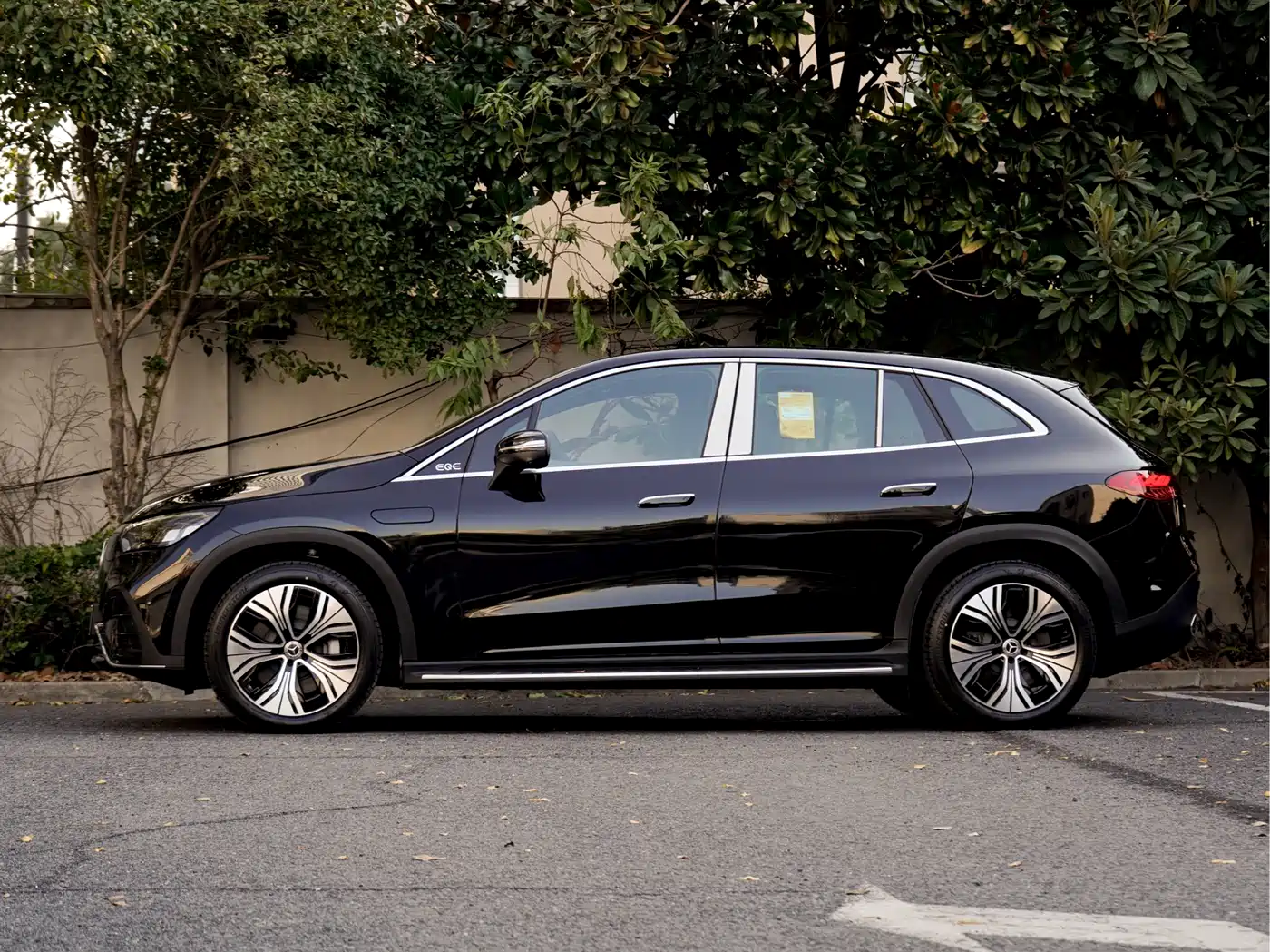 MERCEDES-BENZ EQE SUV