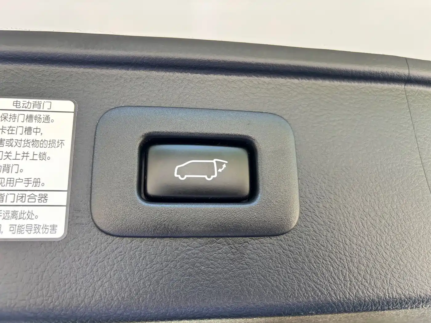 Toyota Alphard 2019 Hybrid 2.5L Luxury фото 23