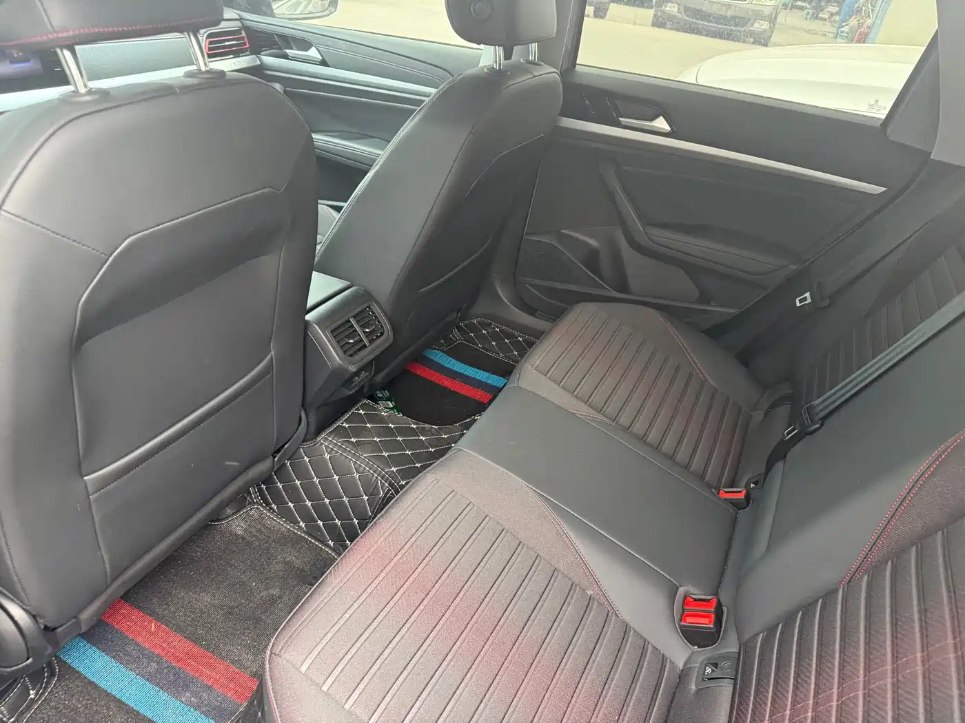 Volkswagen Lavida 2023 300TSI DSG Starlight Full Comfort Edition фото 5