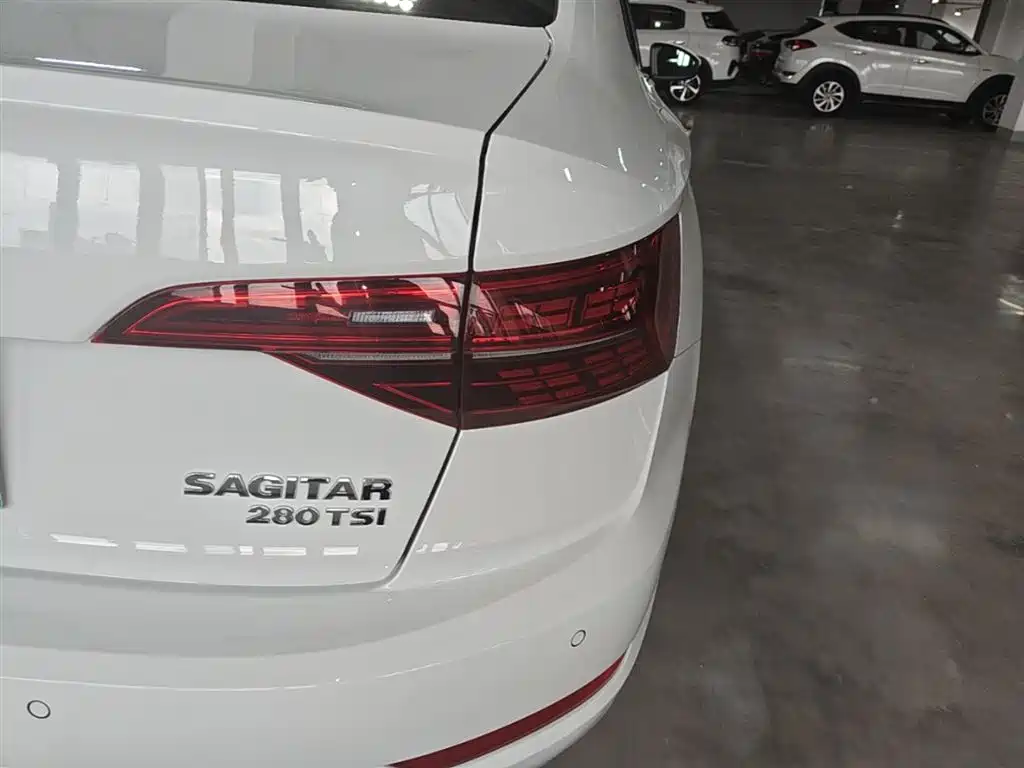 Volkswagen Sagitar 2022 280TSI DSG Surpassing Edition фото 8