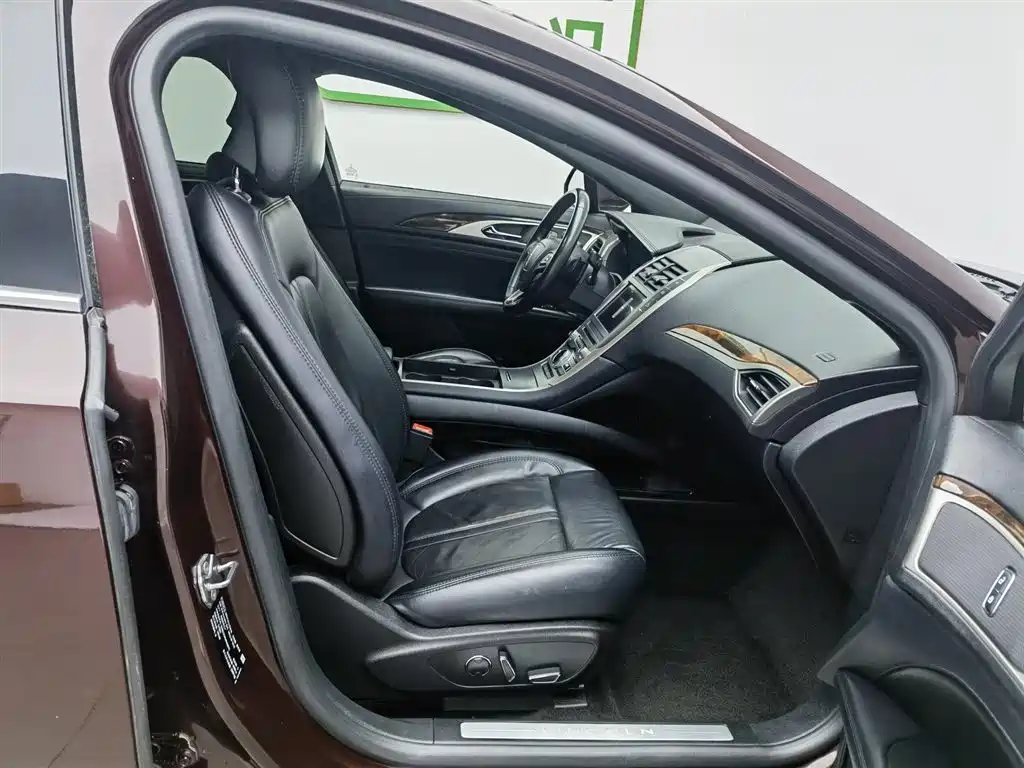 Lincoln MKZ 2018 2.0T Premium Edition фото 23