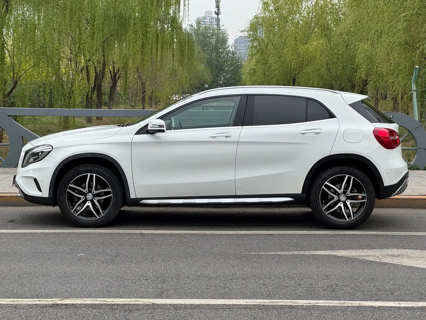 Mercedes-Benz GLA 2015 GLA 220 4MATIC Fashion Edition фото 4