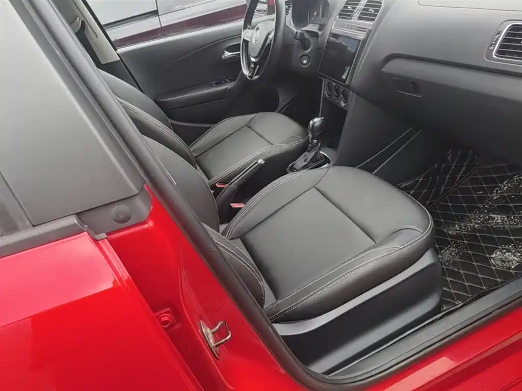 Volkswagen Polo 2016 1.6L Automatic Comfort фото 25