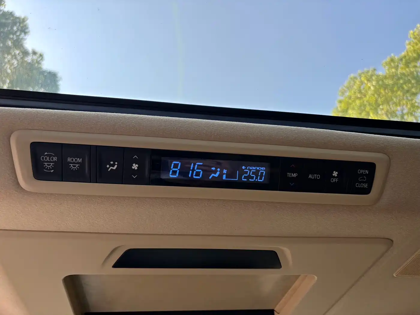 Toyota Alphard 2019 Hybrid 2.5L Luxury фото 21