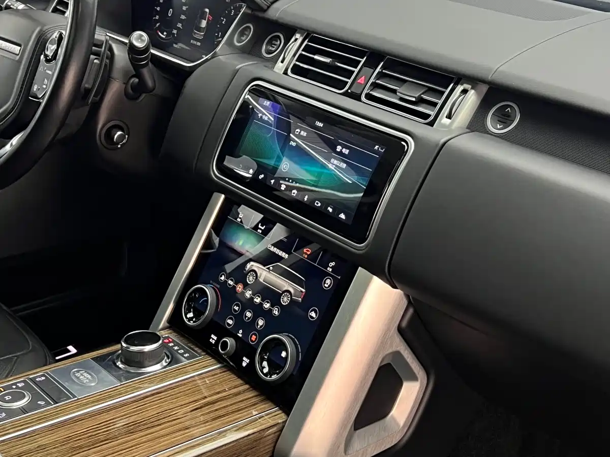 Land Rover Range Rover 2018 3.0 SC V6 Vogue Heritage Extended Edition фото 23