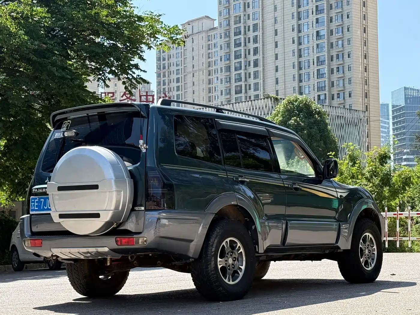 Mitsubishi Pajero 2006 Model 3.0L AT GLS фото 4