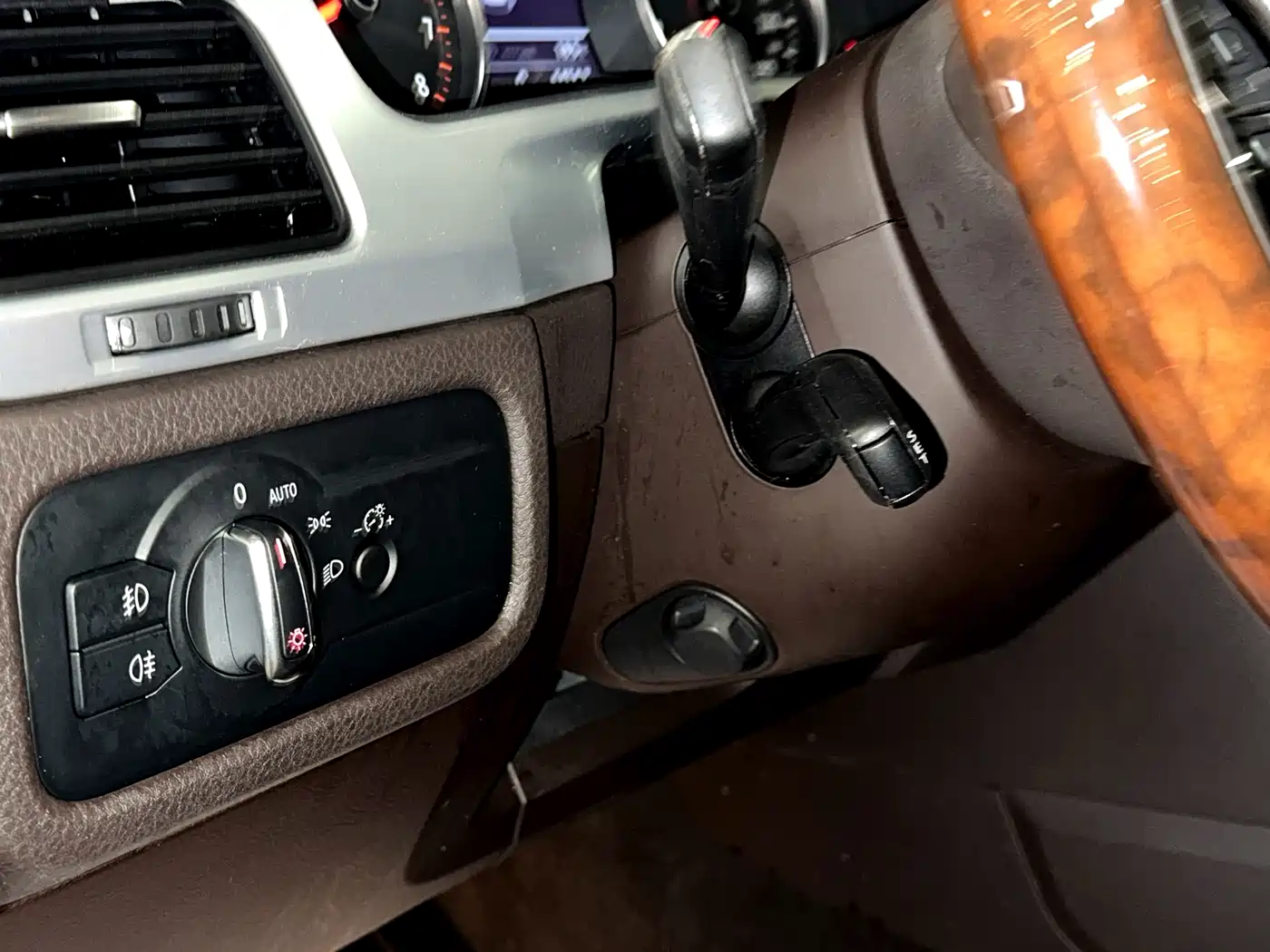 Volkswagen Touareg 2011 3.0TSI Premium фото 10