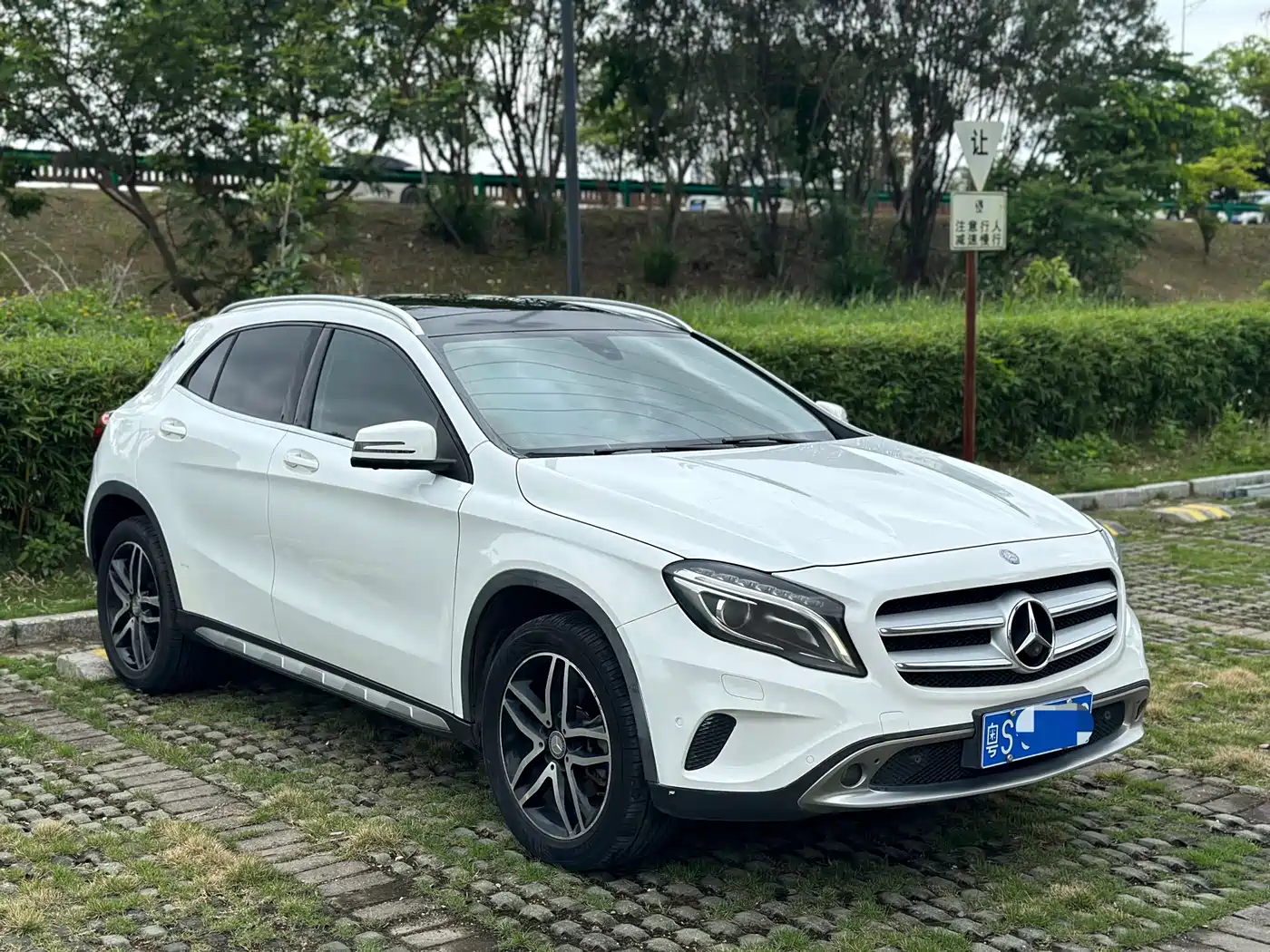 Mercedes-Benz GLA 2016 GLA 200 Fashion фото 3