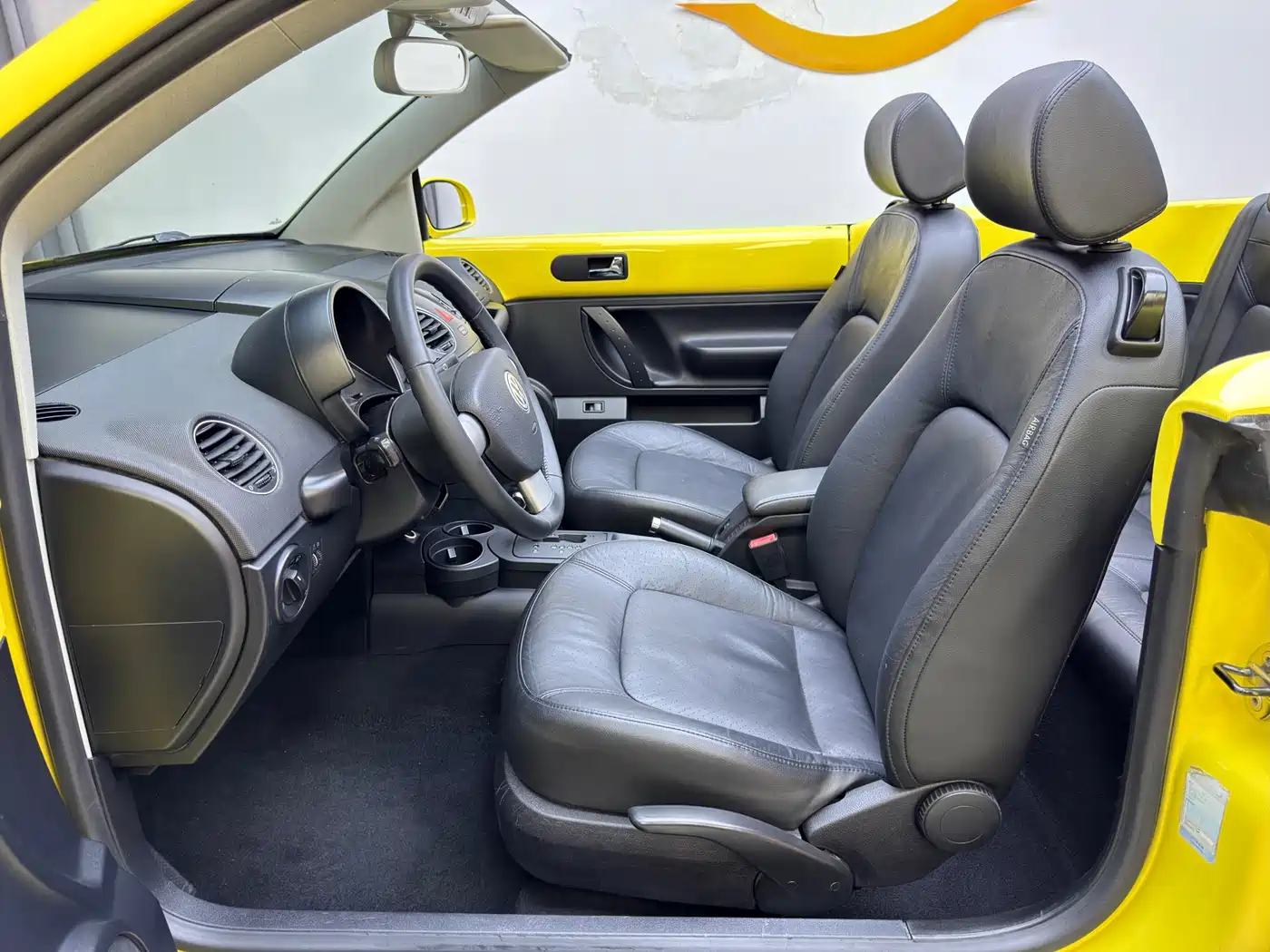Volkswagen Beetle 2009 2.0 AT Top Convertible фото 9