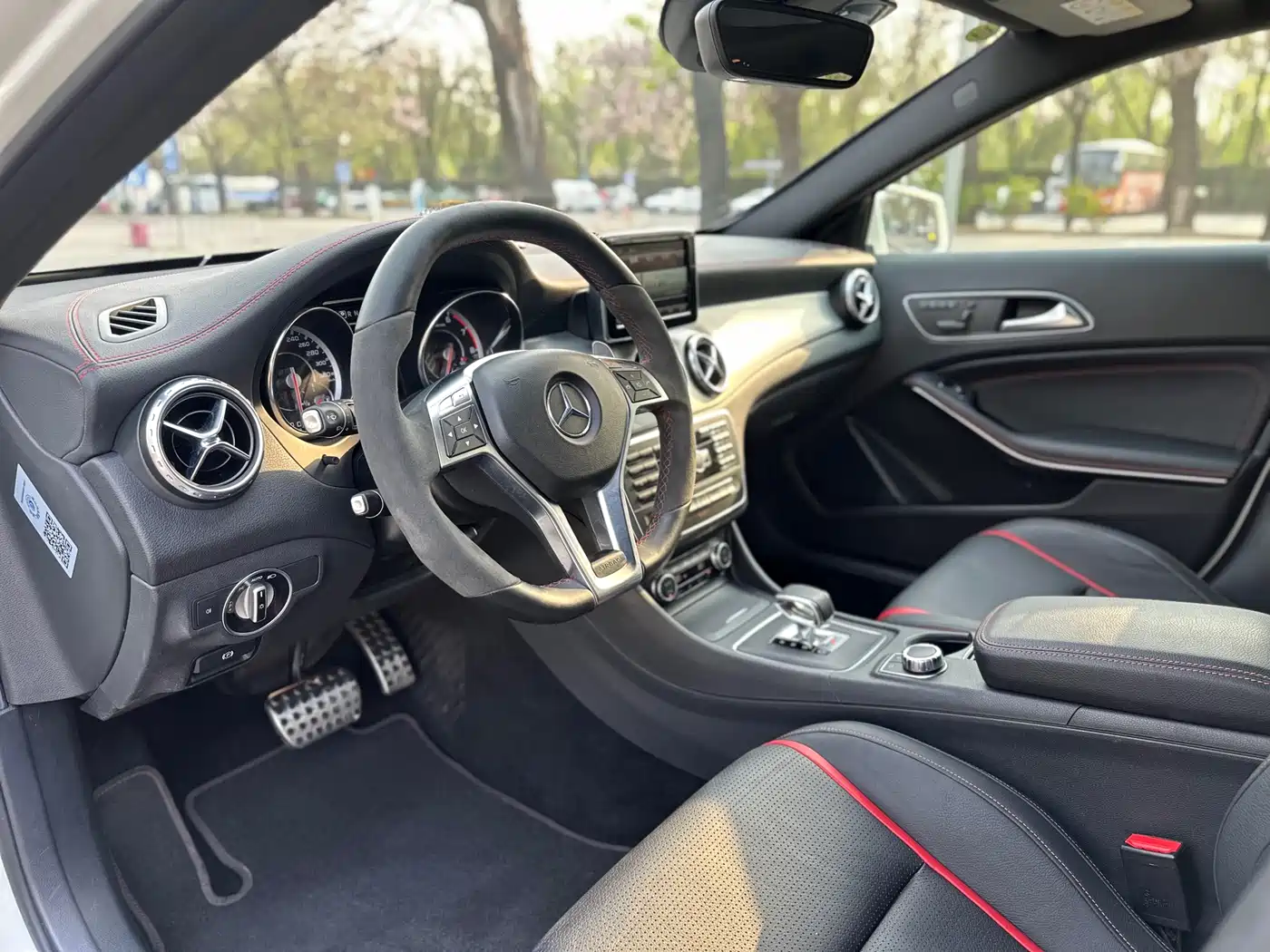 Mercedes-Benz GLA AMG 2015 AMG GLA 45 4MATIC фото 18