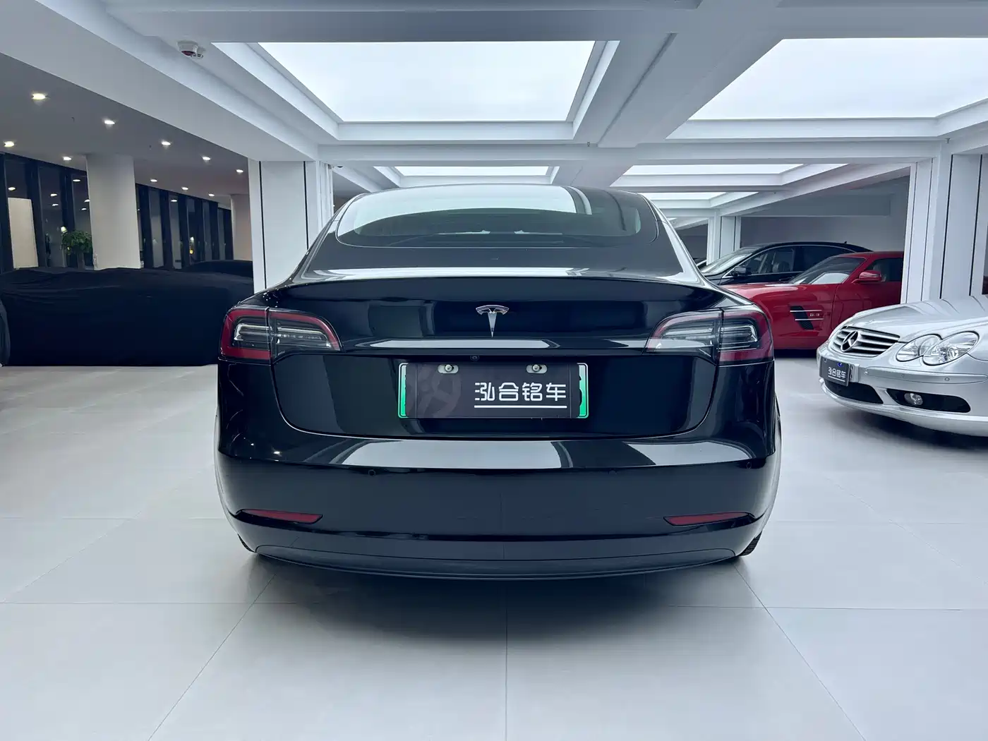 TESLA MODEL 3