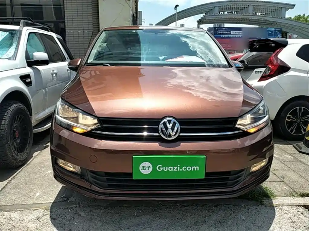 Volkswagen Touran 2016 Touran L 280TSI DSG Trendline фото 3