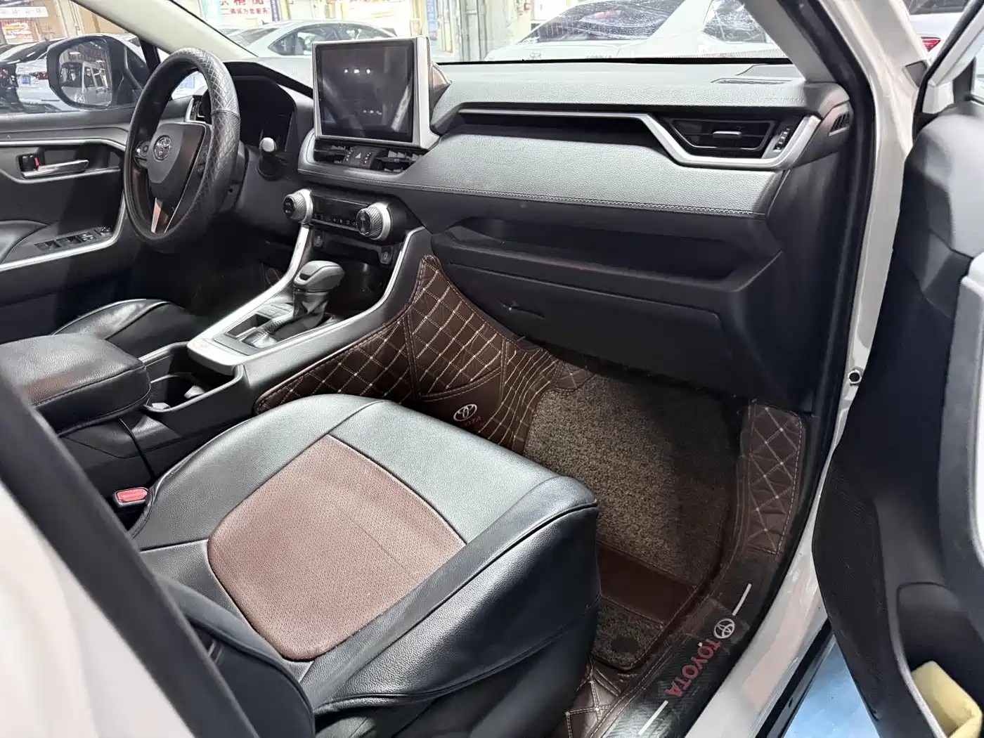 Toyota RAV4 Rongfang 2022 2.0L CVT 2WD Trend Edition фото 21